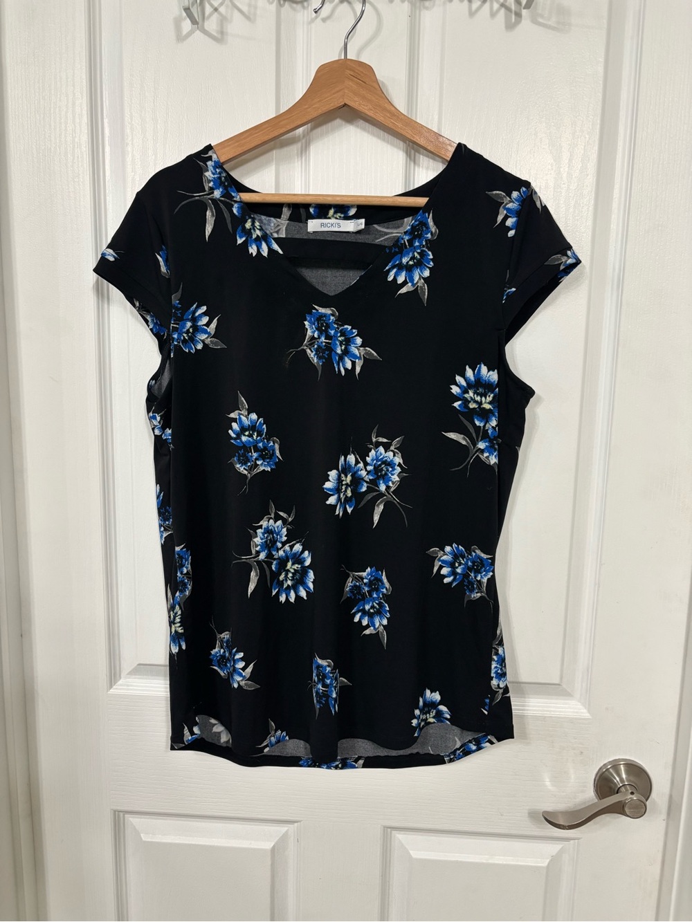 Rickiβs Black V-Neck Short Sleeve Top - with Blue Floral Pattern
